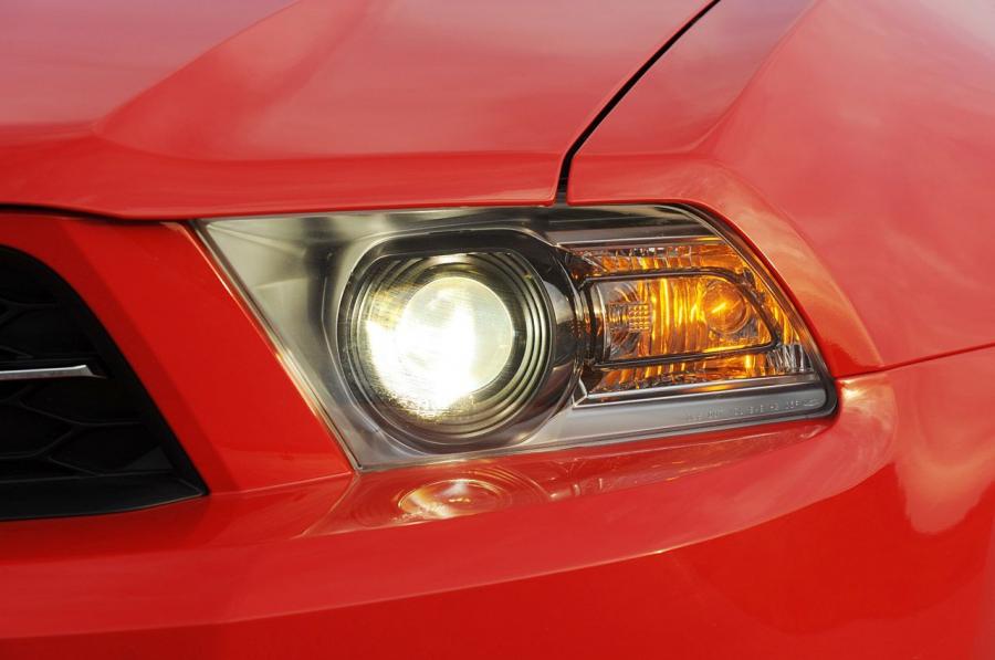  Ford Mustang V6 2011 года  (фото 60 из 93)